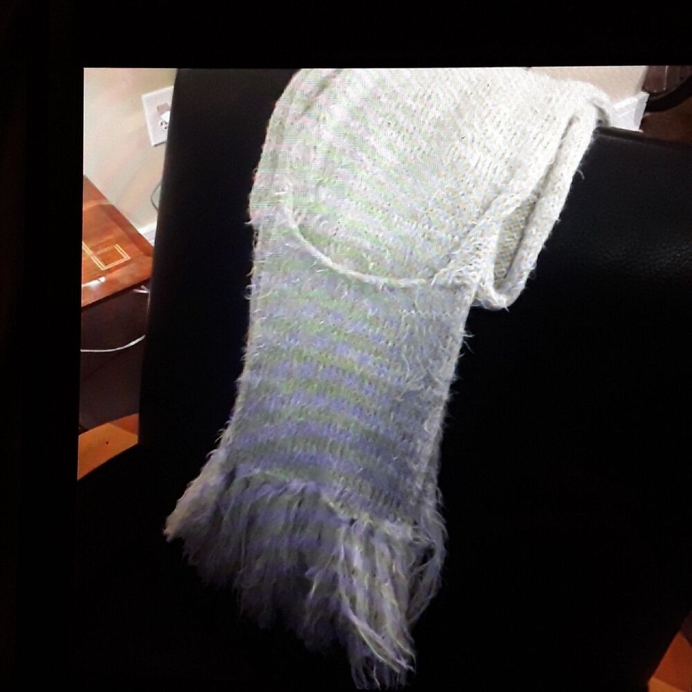 EUC prAna Scarf With Hand Warmers